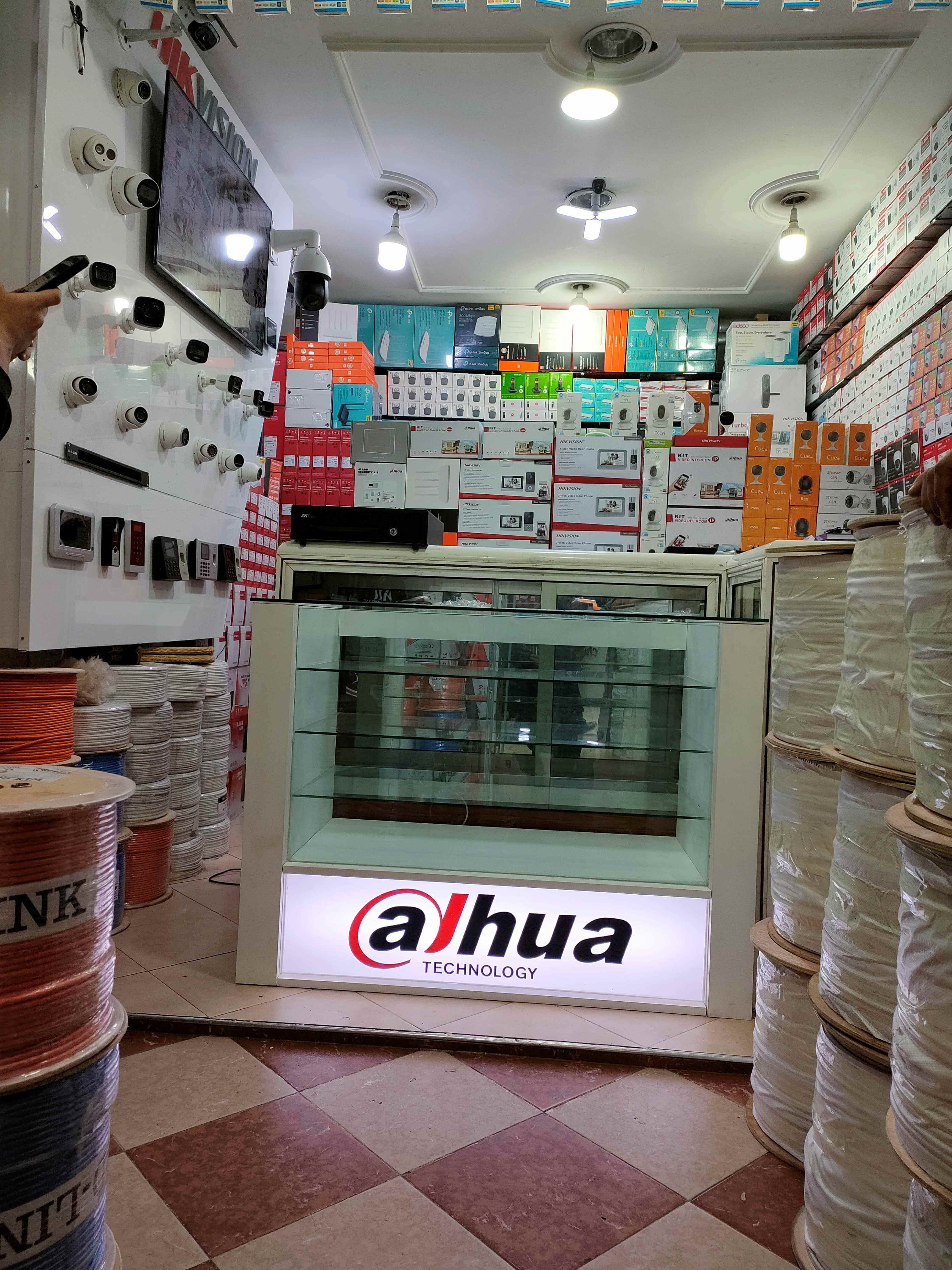 Façade boutique et vitrine sur mesure